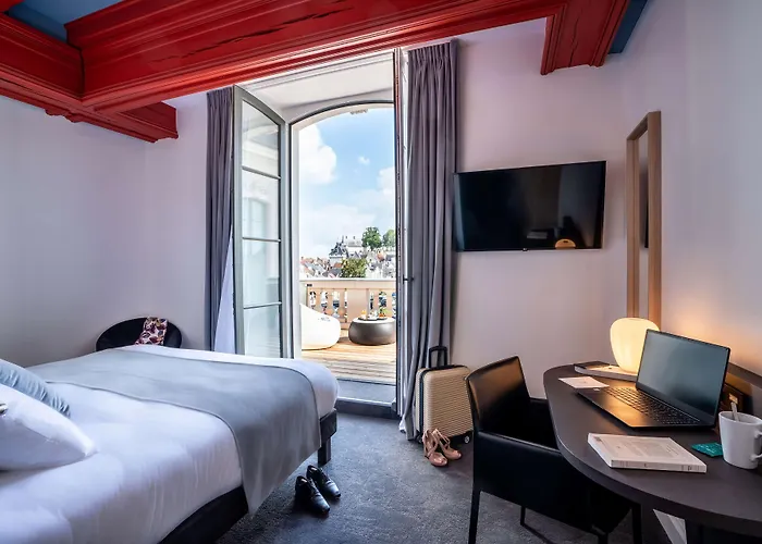 Loches Hotels
