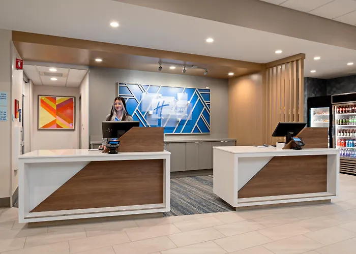 Hollister Hotels