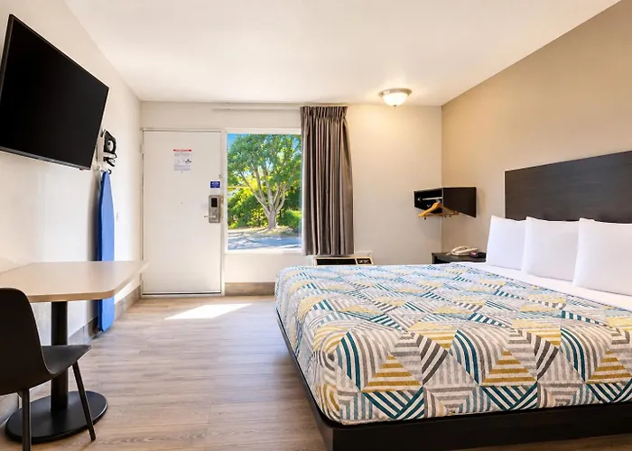 Branson West Hotels