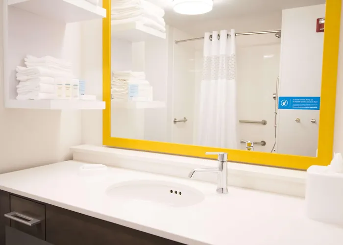 Decatur Hotels
