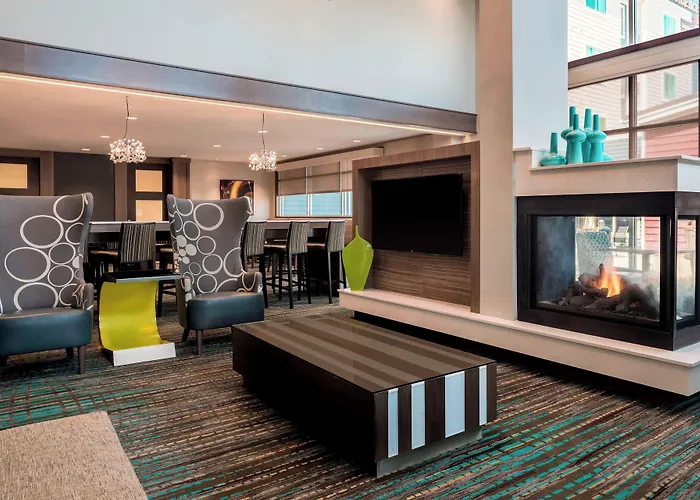St. Clairsville Hotels With Jacuzzi in Room