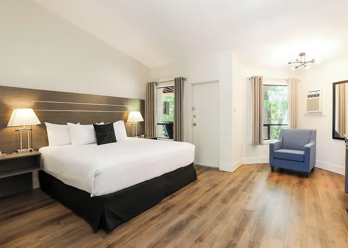 Bayshore Inn & Spa