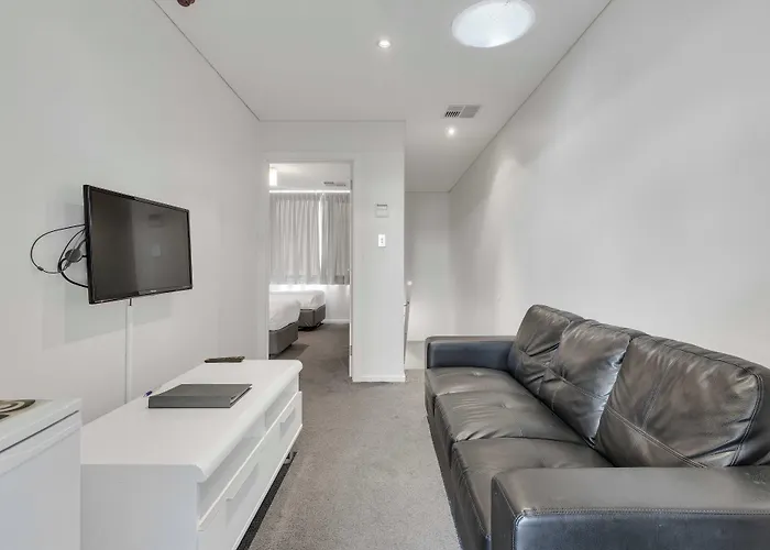 Mawson Lakes Hotel