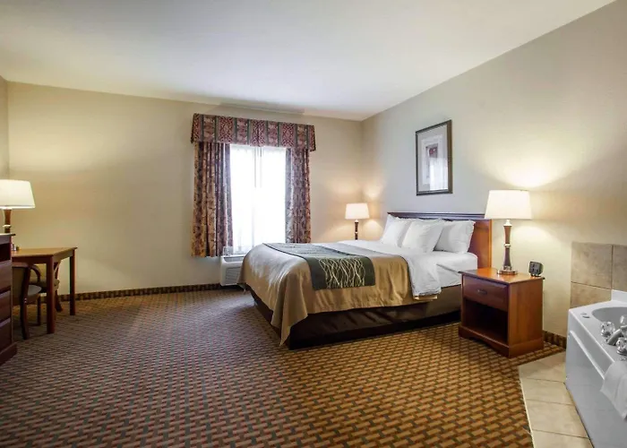 Harrisonville Hotels