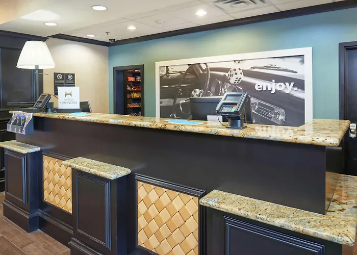 Decatur Hotels