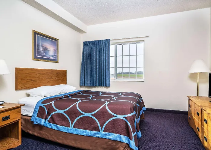 Neillsville Hotels