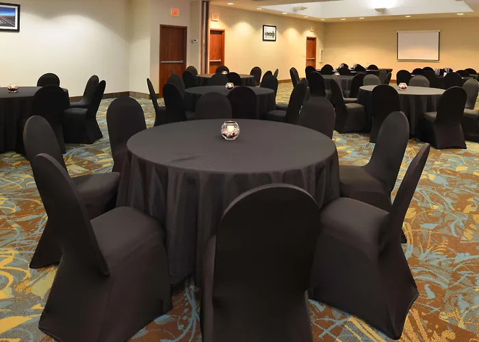 Sand Springs Hotels
