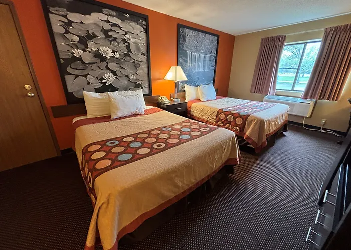Du Quoin Hotels