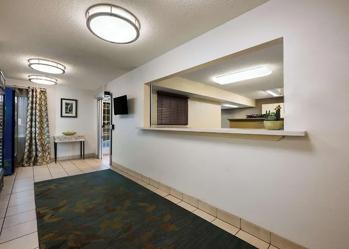 Waukegan Hotels