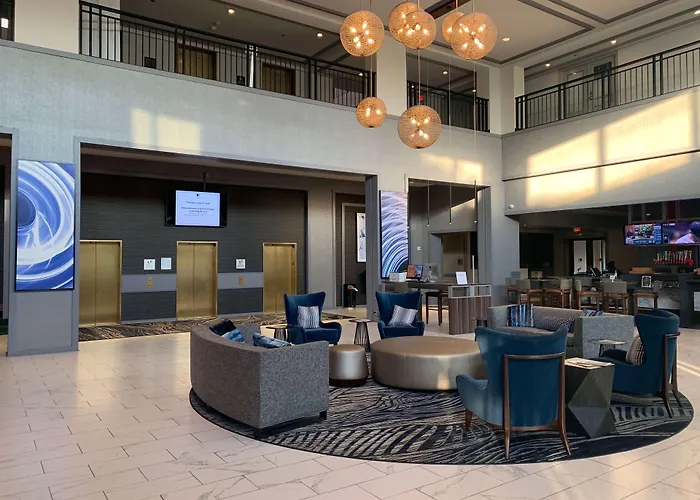 Downers Grove Hotels With Jacuzzi in Room