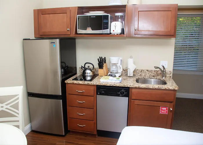 Falmouth Hotels