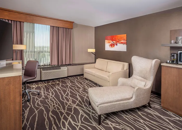 San Bernardino Hotels With Jacuzzi in Room