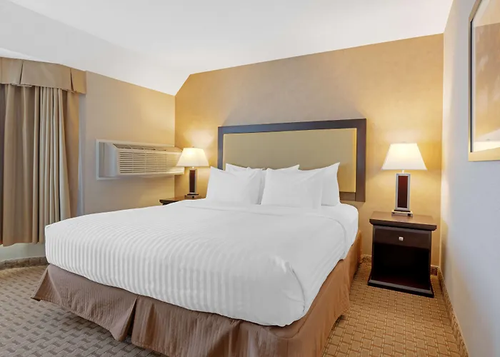 Best Western Plus Emerald Isle Hotel