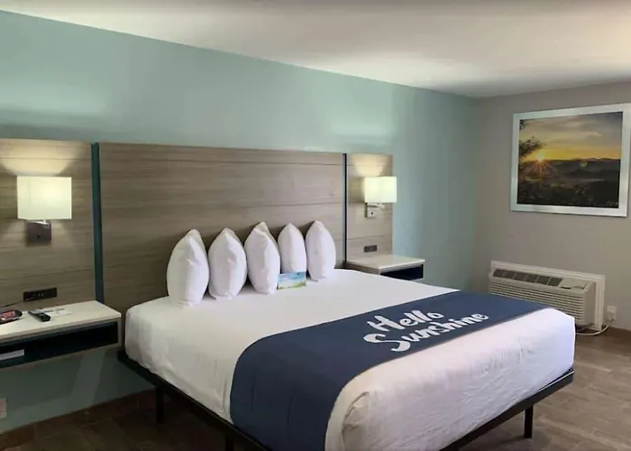 Rockport Beach hotels