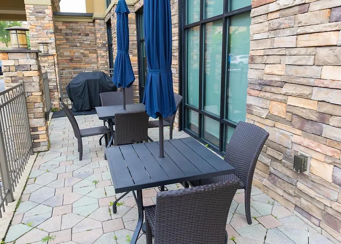 Stroudsburg Hotels With Jacuzzi in Room