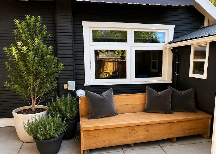 Saltspring Island Hotels