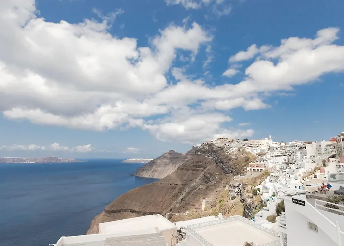 Villas con piscina privada en Fira (Santorini)