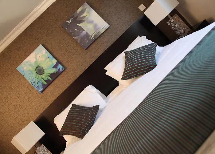 Greenvale Hotel