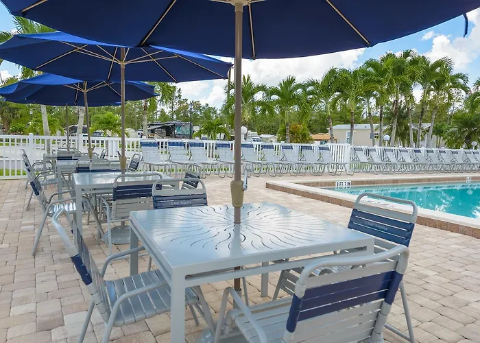 Naples Hotels With Jacuzzi in Room