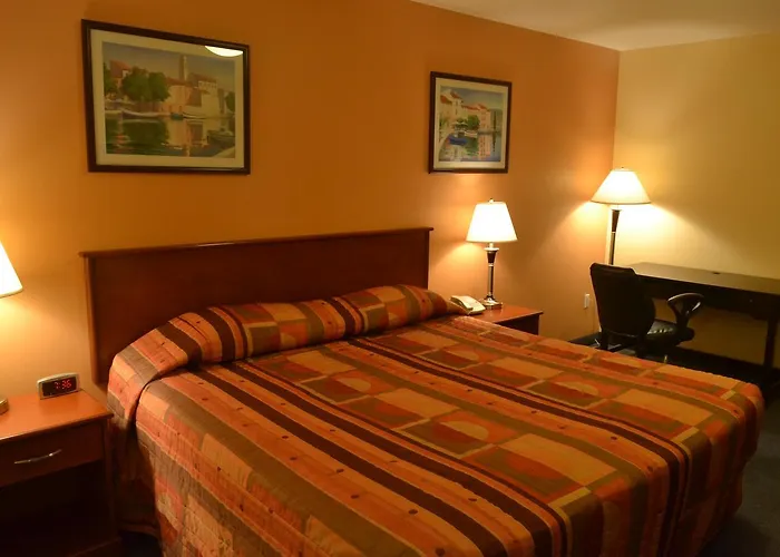 Aurora Park Inn & Suites