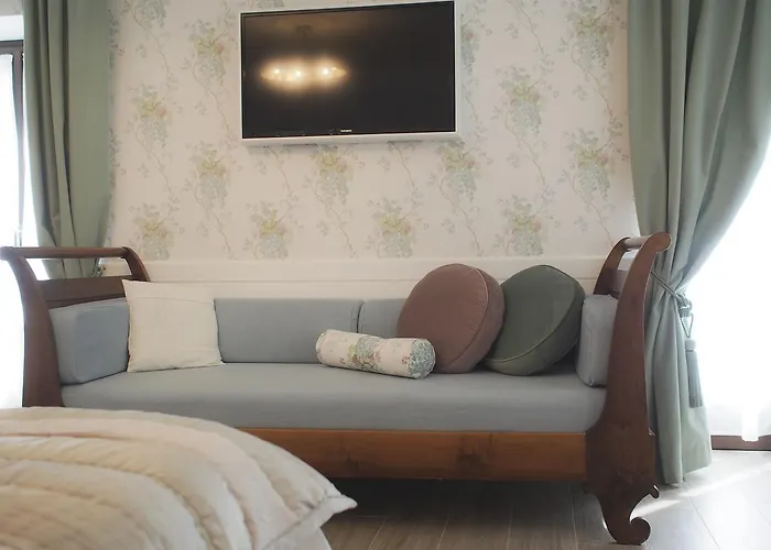 Bardi Hotels