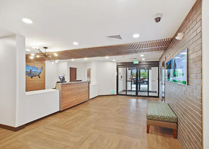 East Providence Hotels