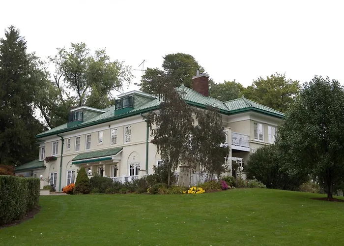 Saugatuck Hotels