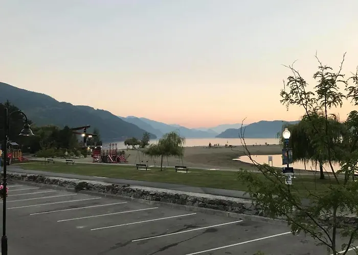 Harrison Hot Springs Hotels
