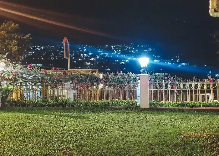 Woodland Hill Stay