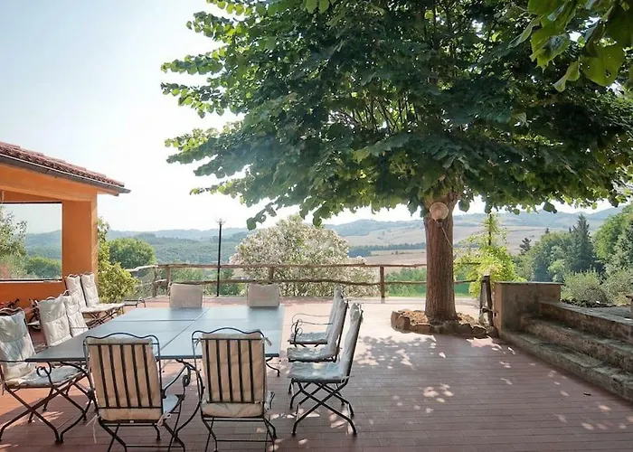 Stunning Country House Overlooking Tuscany Hills