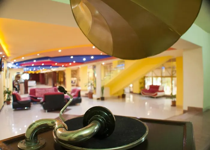 Vosku Ashxarh Hotel