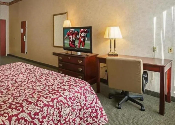 Whitley City Hotels