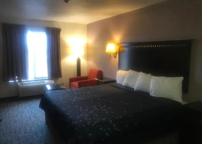 Luna Pier Hotels
